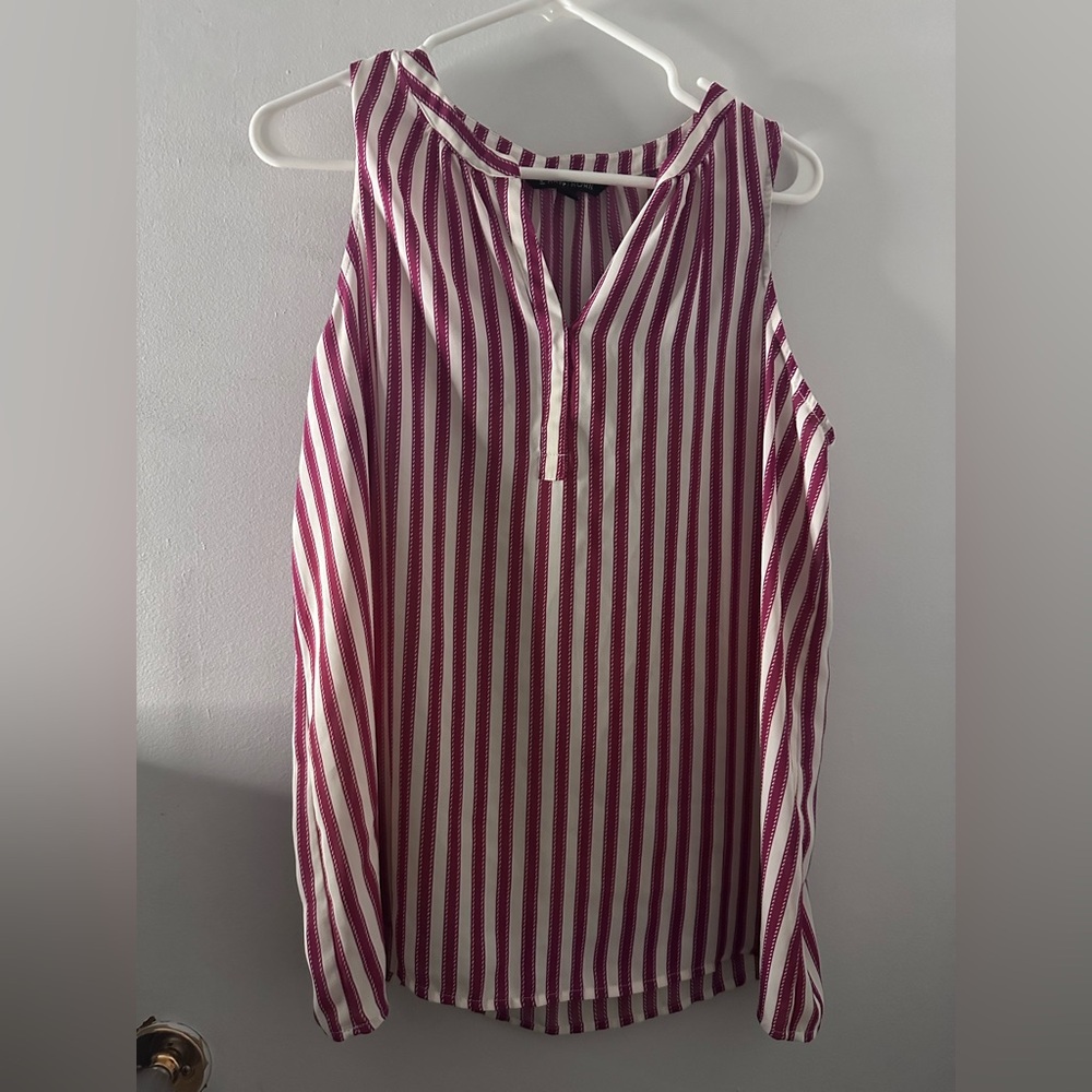 41 Hawthorn Red and White Sleeveless Blouse with Mandarin Collar